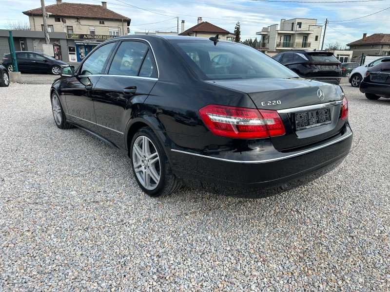 Mercedes-Benz E 220 Avantgarde, снимка 4 - Автомобили и джипове - 53269578