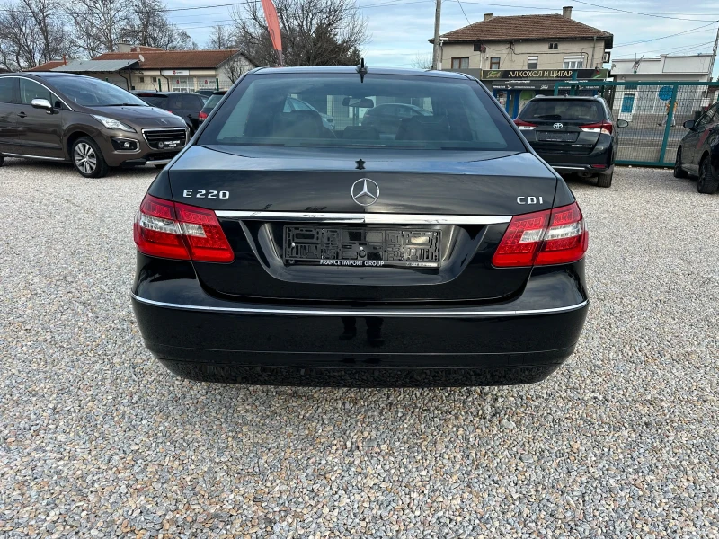 Mercedes-Benz E 220 Avantgarde, снимка 5 - Автомобили и джипове - 53269578