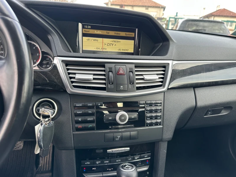 Mercedes-Benz E 220 Avantgarde, снимка 12 - Автомобили и джипове - 53269578