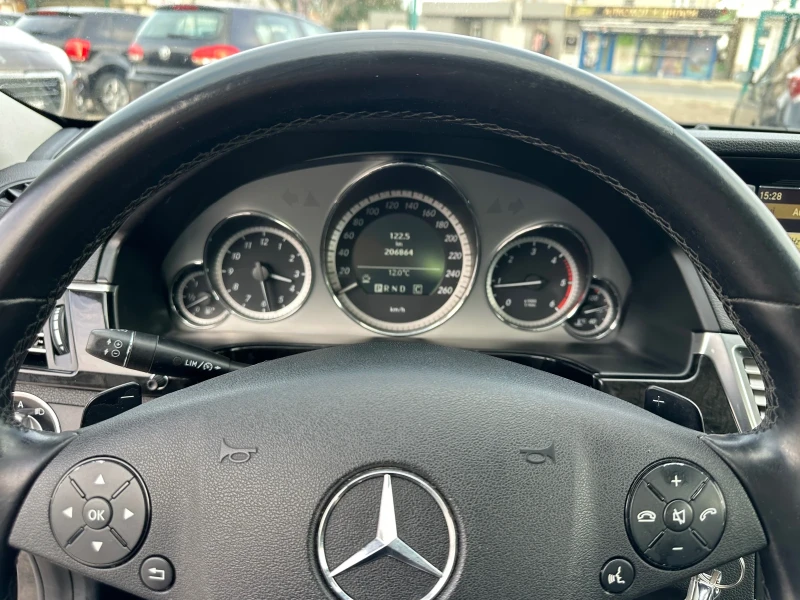 Mercedes-Benz E 220 Avantgarde, снимка 11 - Автомобили и джипове - 53269578