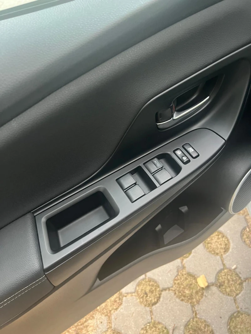 Toyota Yaris 1.5 P HYBRID 5D CHIC / SOL, снимка 12 - Автомобили и джипове - 53303935