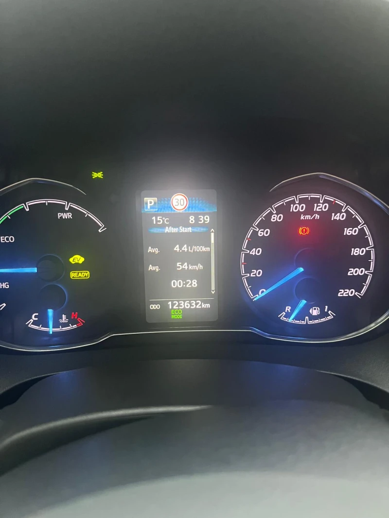 Toyota Yaris 1.5 P HYBRID 5D CHIC / SOL, снимка 6 - Автомобили и джипове - 53303935