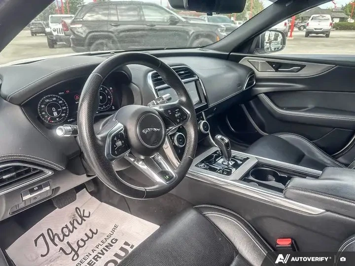 Jaguar XE Automatic, снимка 10 - Автомобили и джипове - 56010768