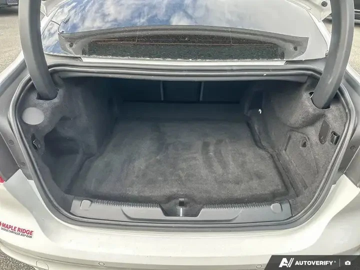Jaguar XE Automatic, снимка 9 - Автомобили и джипове - 56010768