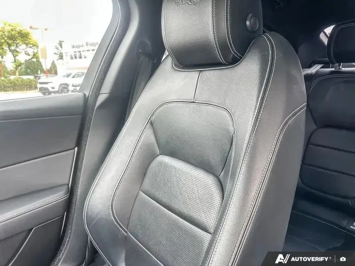 Jaguar XE Automatic, снимка 17 - Автомобили и джипове - 56010768