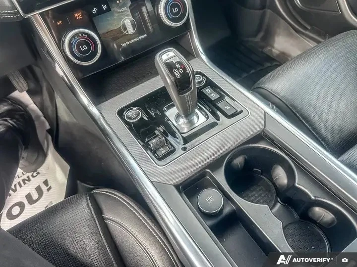Jaguar XE Automatic, снимка 15 - Автомобили и джипове - 56010768