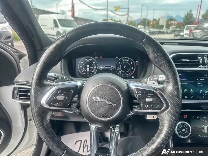 Jaguar XE Automatic, снимка 11 - Автомобили и джипове - 56010768