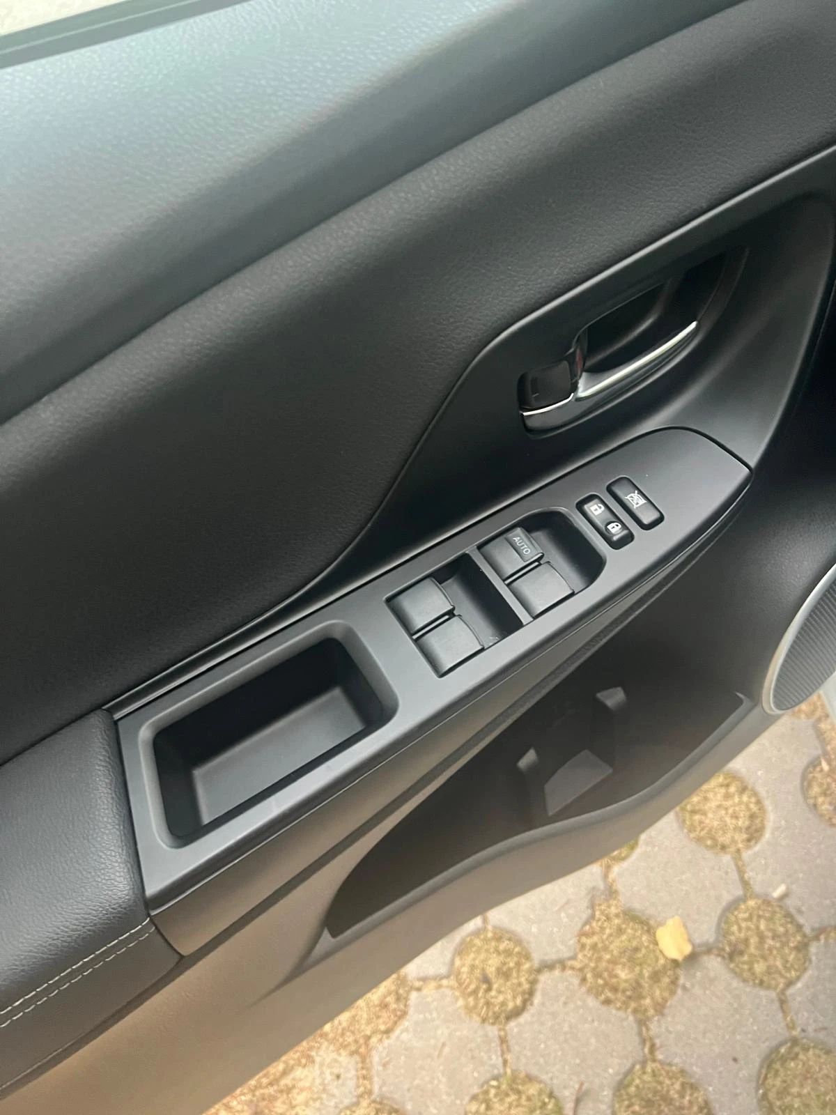 Toyota Yaris 1.5 P HYBRID 5D CHIC / SOL | Mobile.bg � ����������� 12