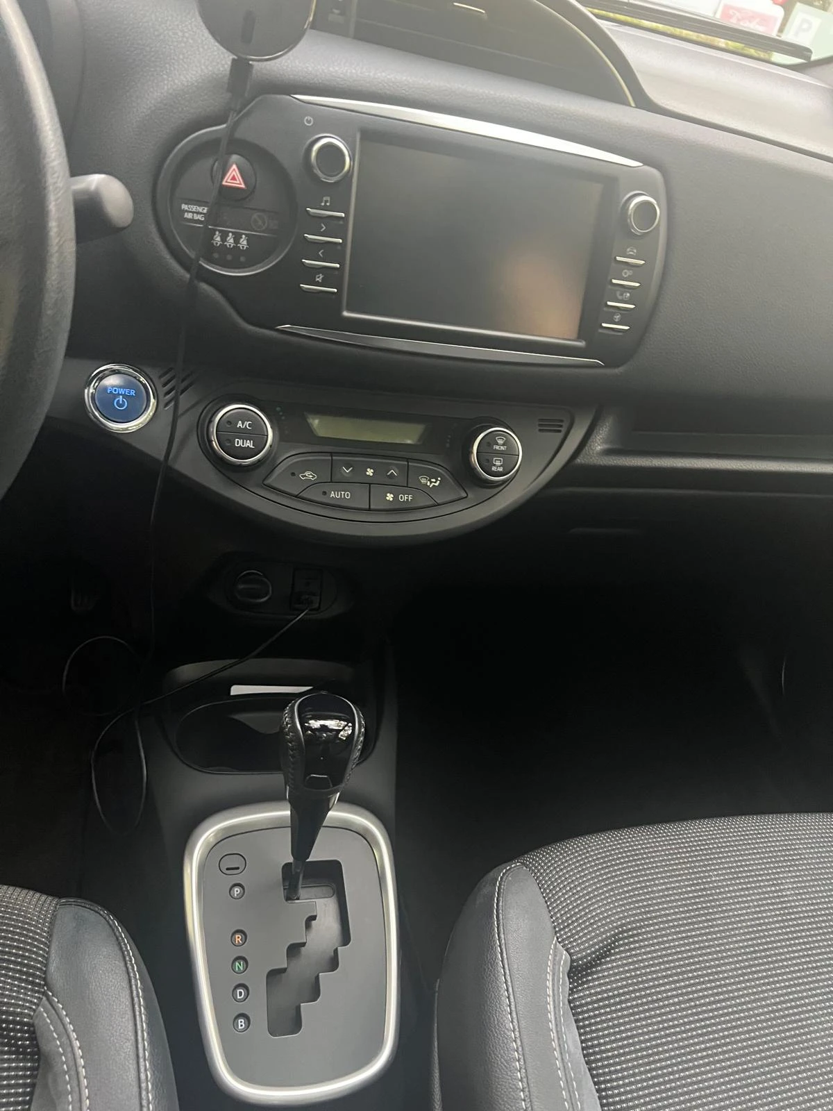 Toyota Yaris 1.5 P HYBRID 5D CHIC / SOL | Mobile.bg � ����������� 10