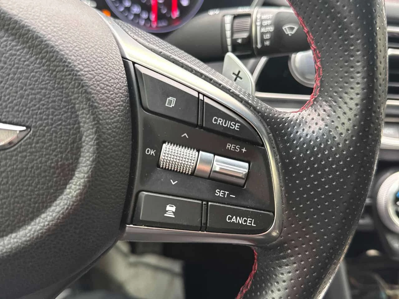 Genesis G70 3.3T Sport| DISTR| 360| ПОДГР| ОБДУХ| ШИБИДАХ| HUD, снимка 11 - Автомобили и джипове - 54609114