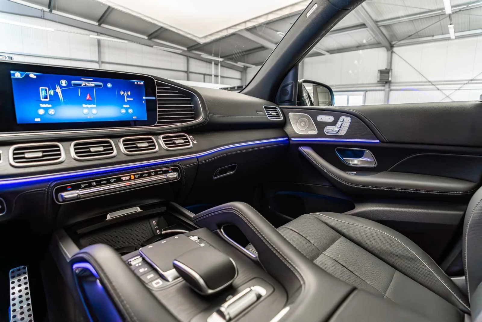 Mercedes-Benz GLS 450 NEW* FACELIFT* * AMG* PANO* BURMESTER* 360* , снимка 11 - Автомобили и джипове - 54638639
