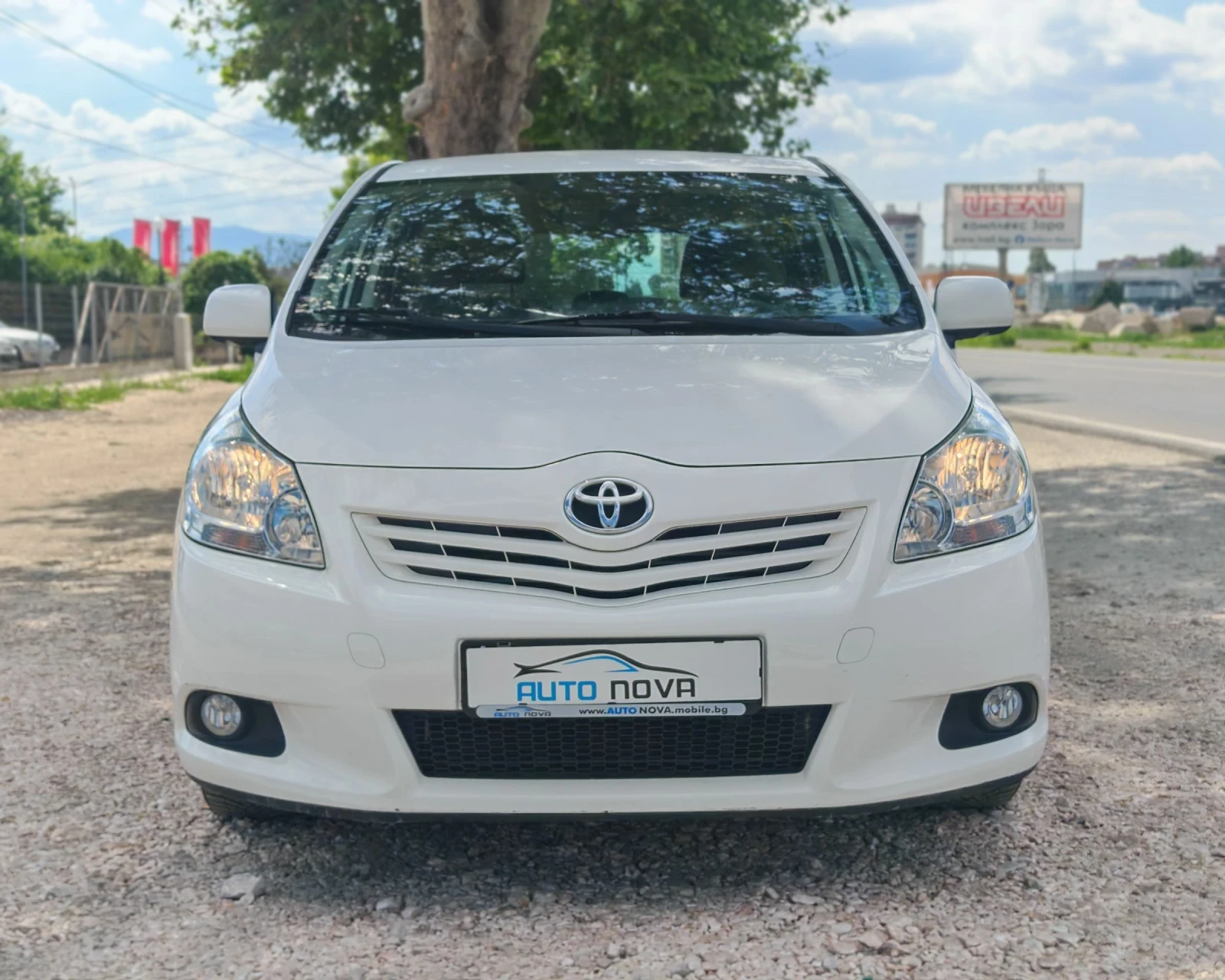 Toyota Verso 2.0 ДИЗЕЛ 126 К.С. УНИКАЛНО СЪСТОЯНИЕ! КАТО НОВА!!, снимка 2 - Автомобили и джипове - 54682828
