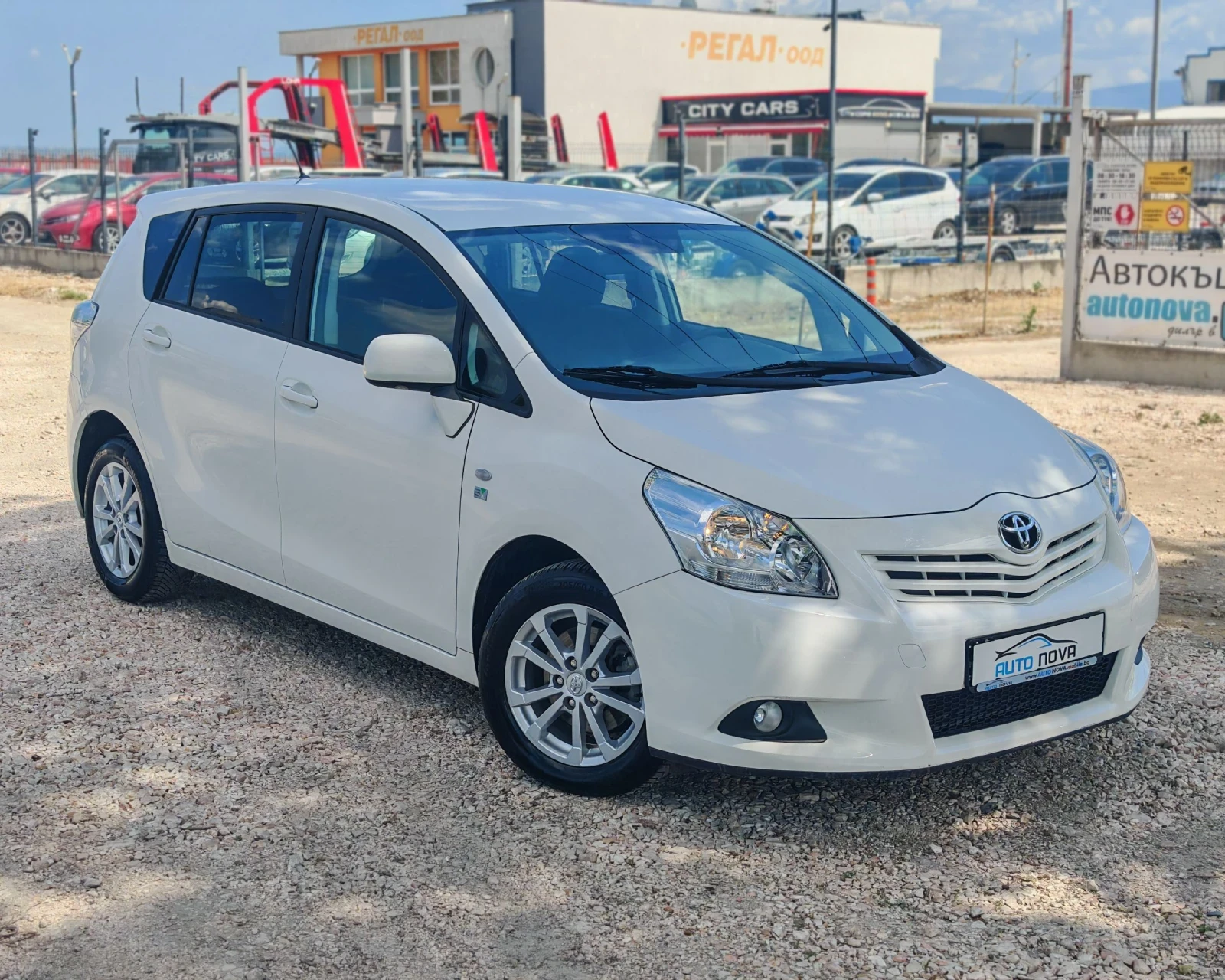 Toyota Verso 2.0 ДИЗЕЛ 126 К.С. УНИКАЛНО СЪСТОЯНИЕ! КАТО НОВА!!, снимка 16 - Автомобили и джипове - 54682828