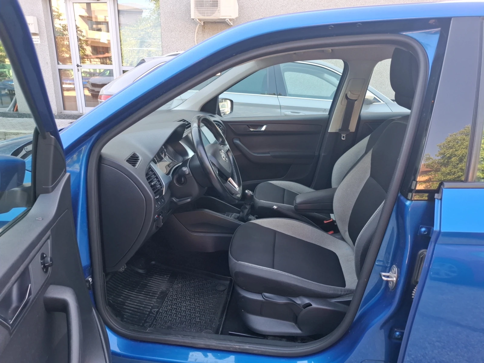 Skoda Fabia 1.0 MPI / LPG, снимка 8 - Автомобили и джипове - 55536345