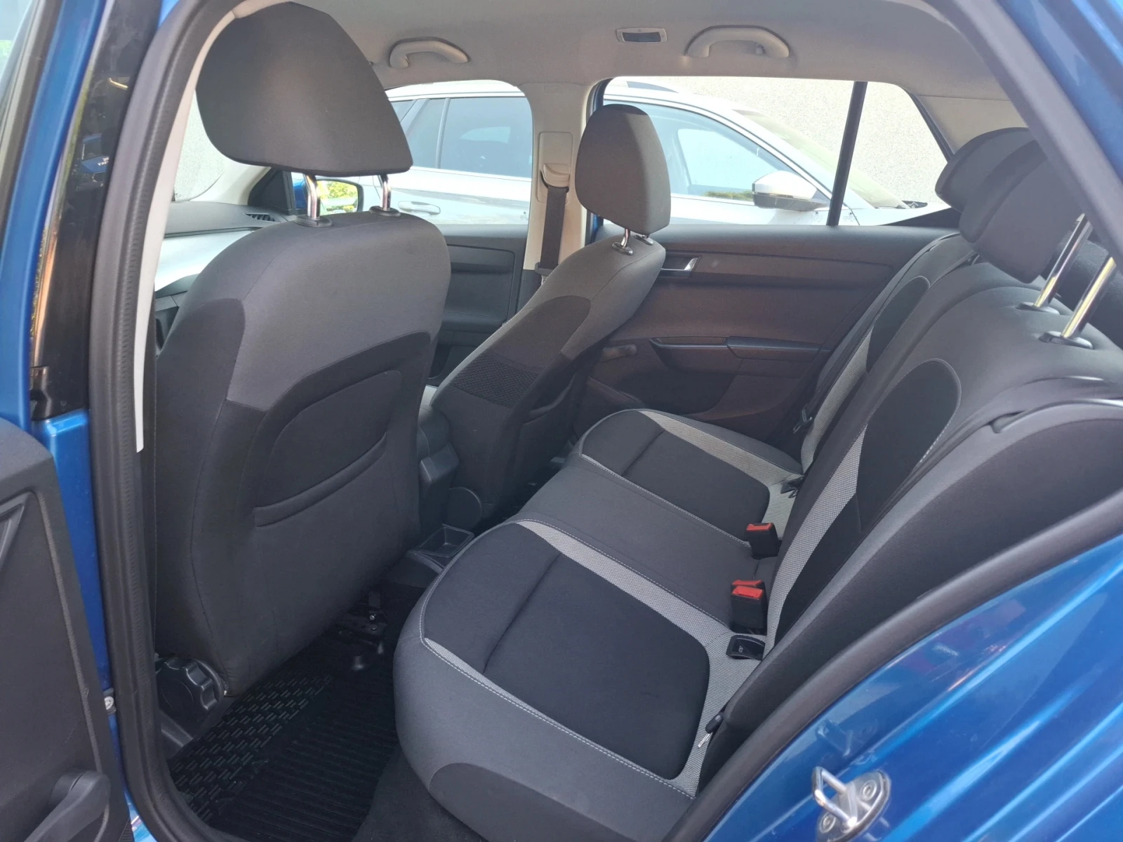 Skoda Fabia 1.0 MPI / LPG, снимка 14 - Автомобили и джипове - 55536345