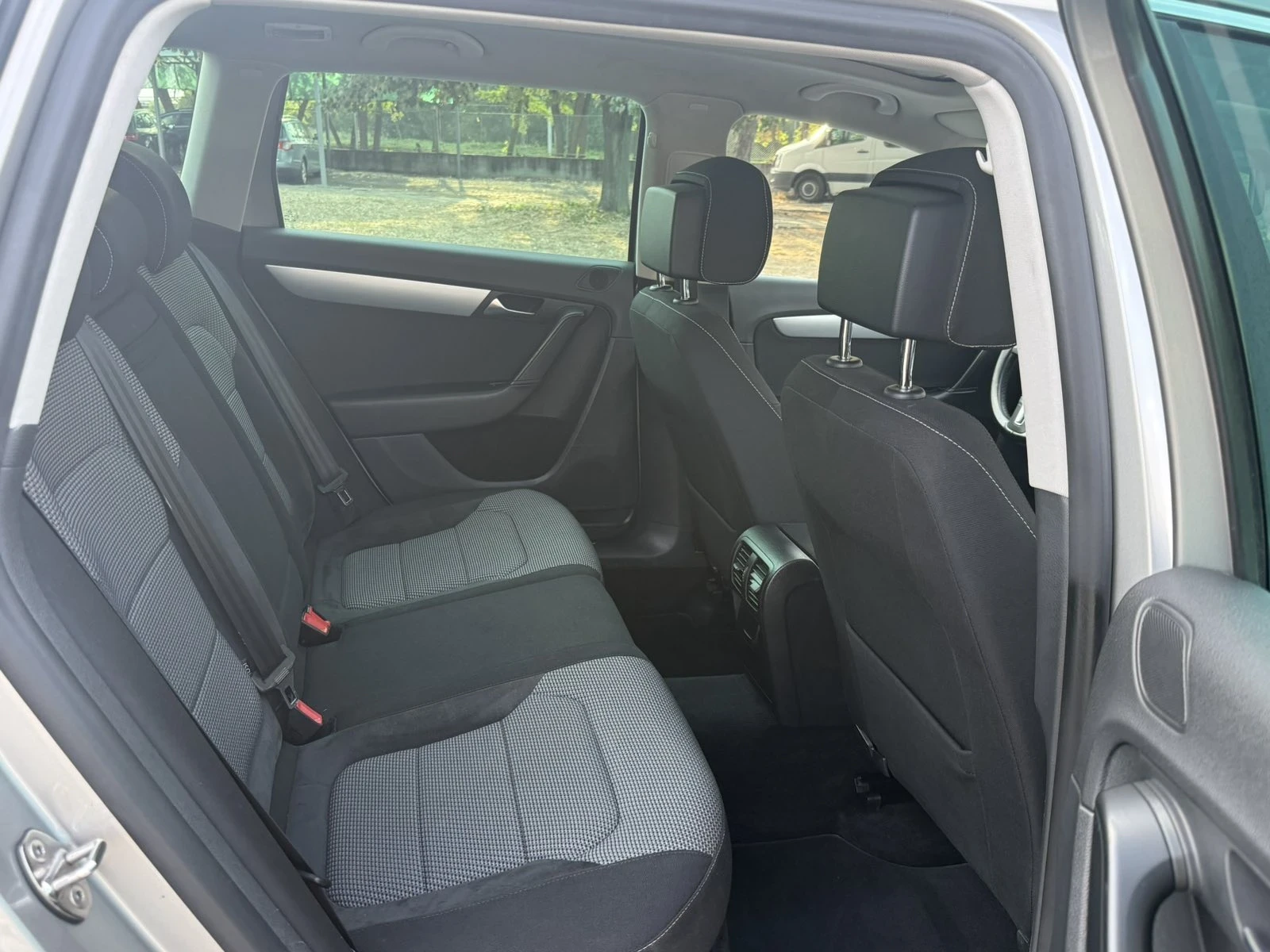 VW Passat 2.0 tdi Alltrack 4x4, снимка 12 - Автомобили и джипове - 55657695