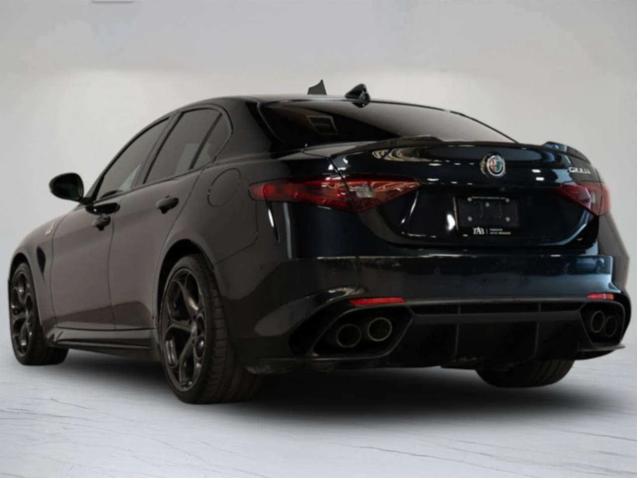 Alfa Romeo Giulia 2.9 V6 Bi Turbo QUADRIFOGLIO | CARBON TRIM  CARFAX | Mobile.bg � ����������� 4