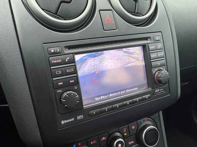 Nissan Qashqai 1.6 16 v Avtomatik , снимка 11 - Автомобили и джипове - 53383401