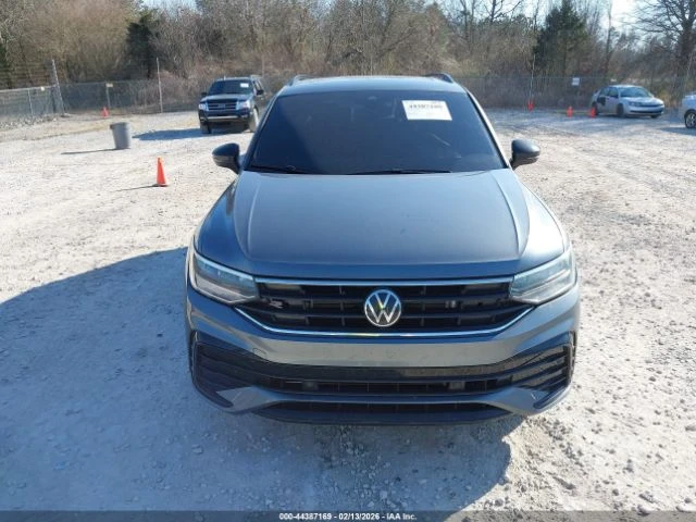 VW Tiguan * RLINE* ПАНО* KEYLESS* КОЖА* ПOДГРЕВ* , снимка 3 - Автомобили и джипове - 54029440
