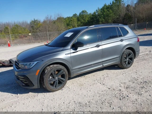 VW Tiguan * RLINE* ПАНО* KEYLESS* КОЖА* ПOДГРЕВ* , снимка 2 - Автомобили и джипове - 54029440