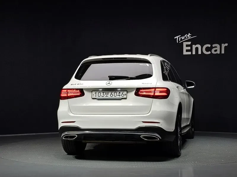 Mercedes-Benz GLC 300 4Matic Amg Line, снимка 4 - Автомобили и джипове - 55799826