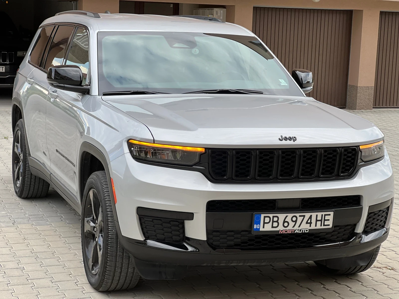 Jeep Grand cherokee 12 800км - изображение 2