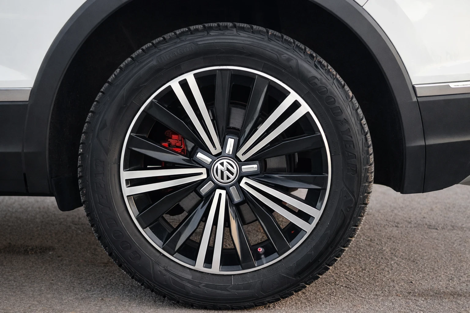 VW Tiguan 2.0 TDI/4motion/DSG/Digital/Pano/Distronic, снимка 17 - Автомобили и джипове - 53803394