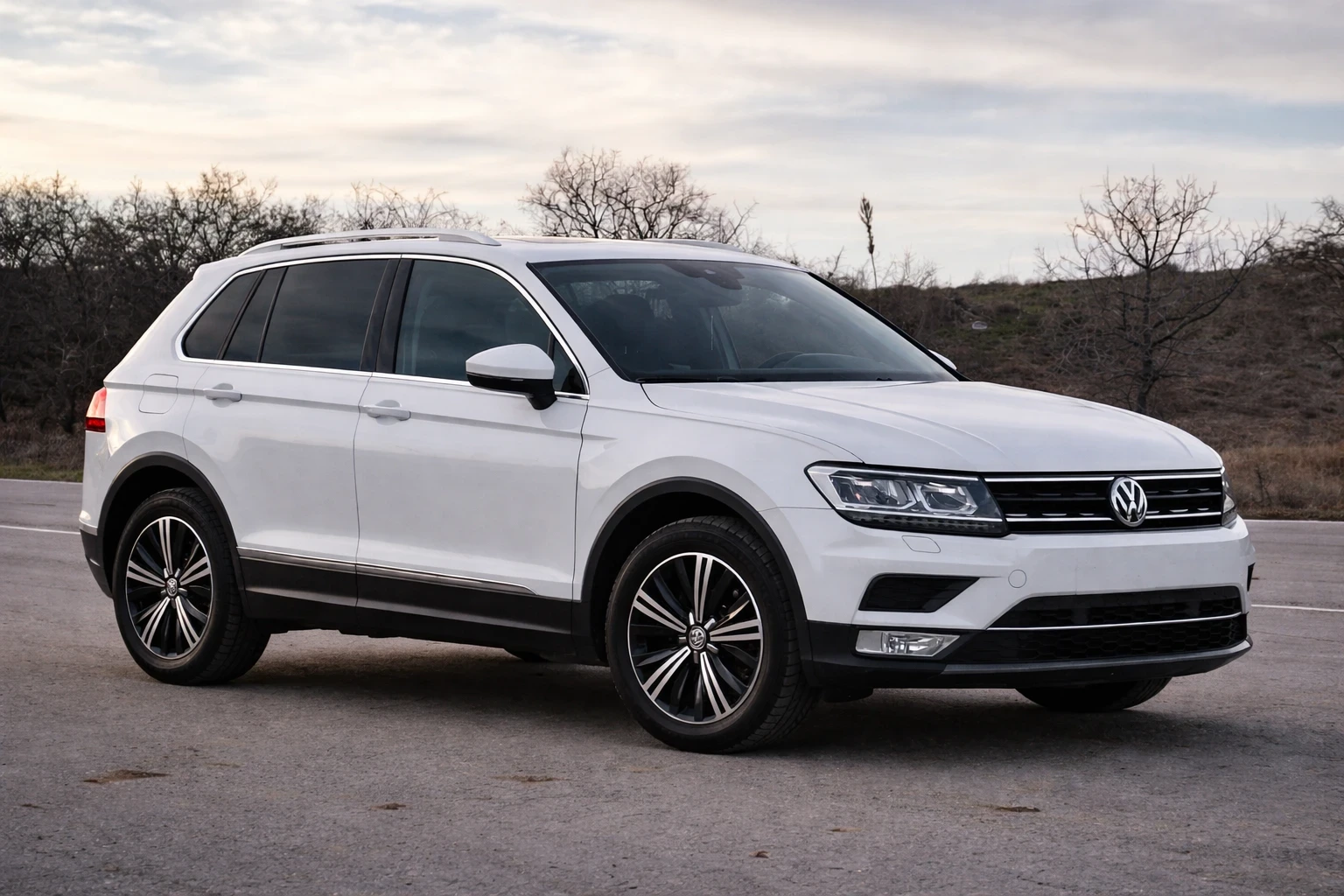 VW Tiguan 2.0 TDI/4motion/DSG/Digital/Pano/Distronic, снимка 6 - Автомобили и джипове - 53803394