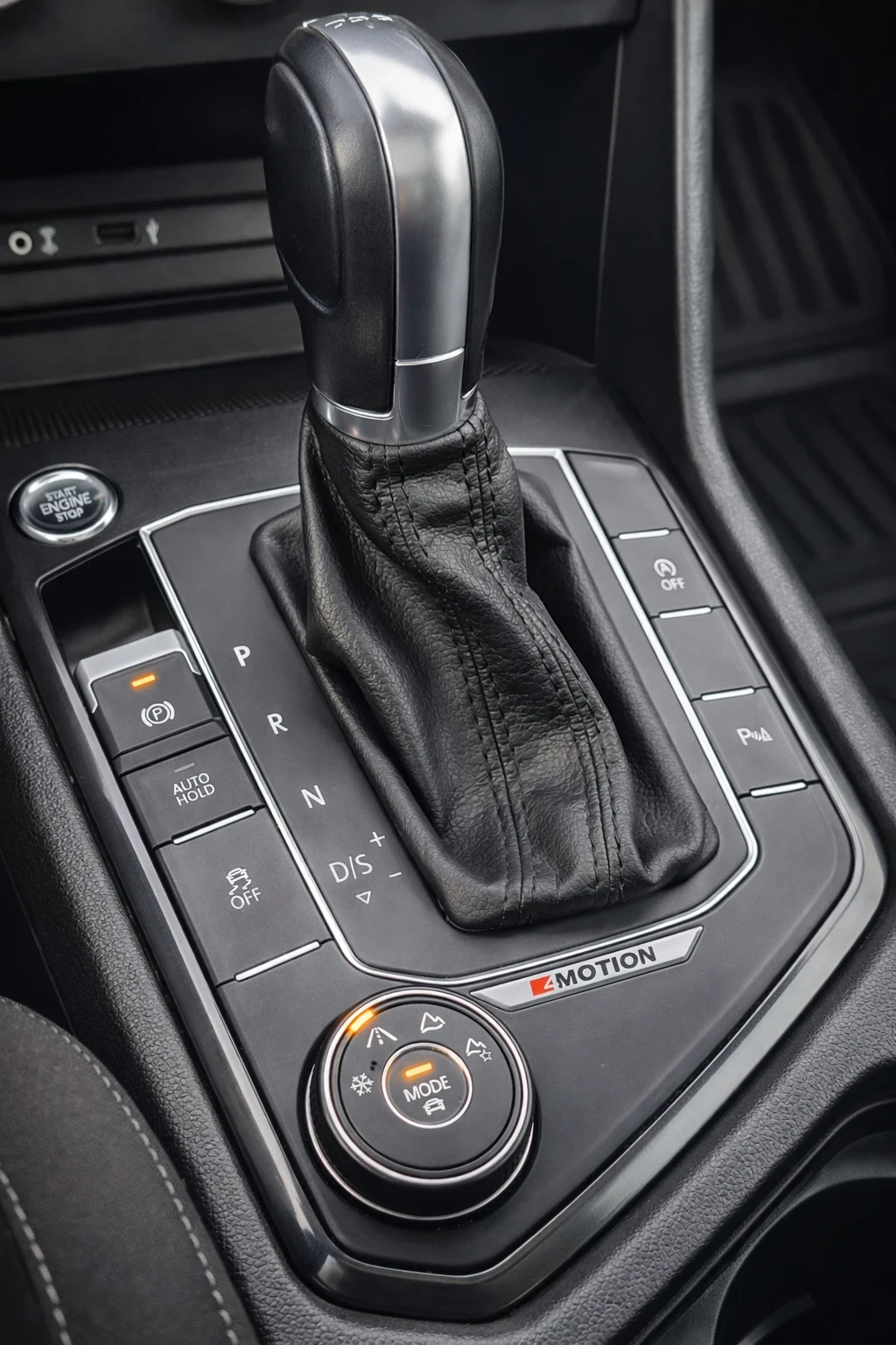 VW Tiguan 2.0 TDI/4motion/DSG/Digital/Pano/Distronic, снимка 14 - Автомобили и джипове - 53803394