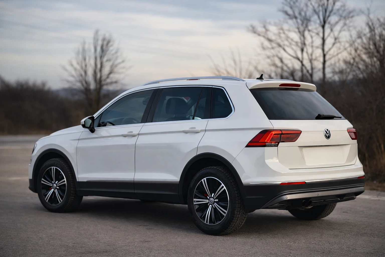 VW Tiguan 2.0 TDI/4motion/DSG/Digital/Pano/Distronic, снимка 3 - Автомобили и джипове - 53803394