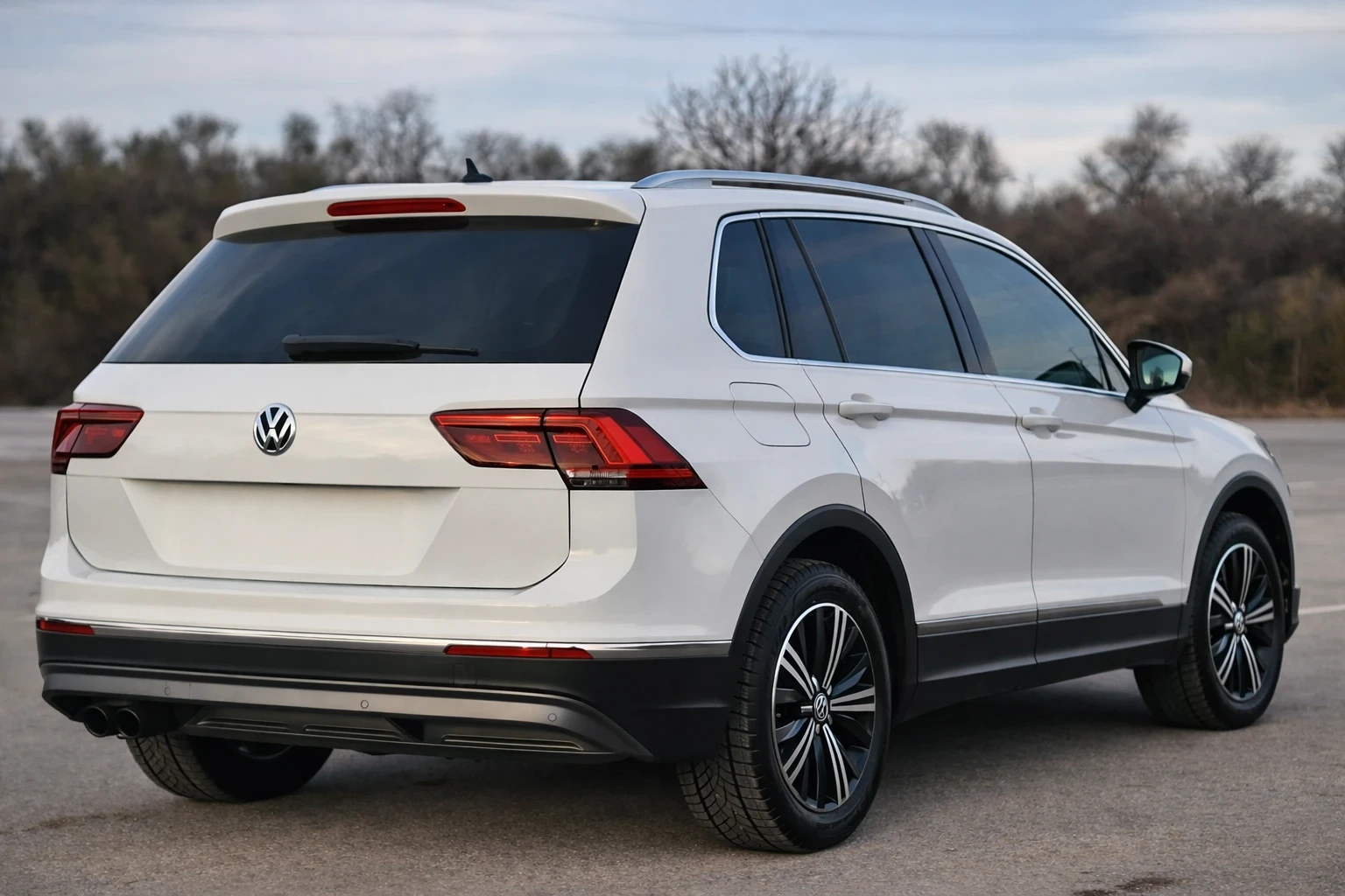 VW Tiguan 2.0 TDI/4motion/DSG/Digital/Pano/Distronic, снимка 4 - Автомобили и джипове - 53803394
