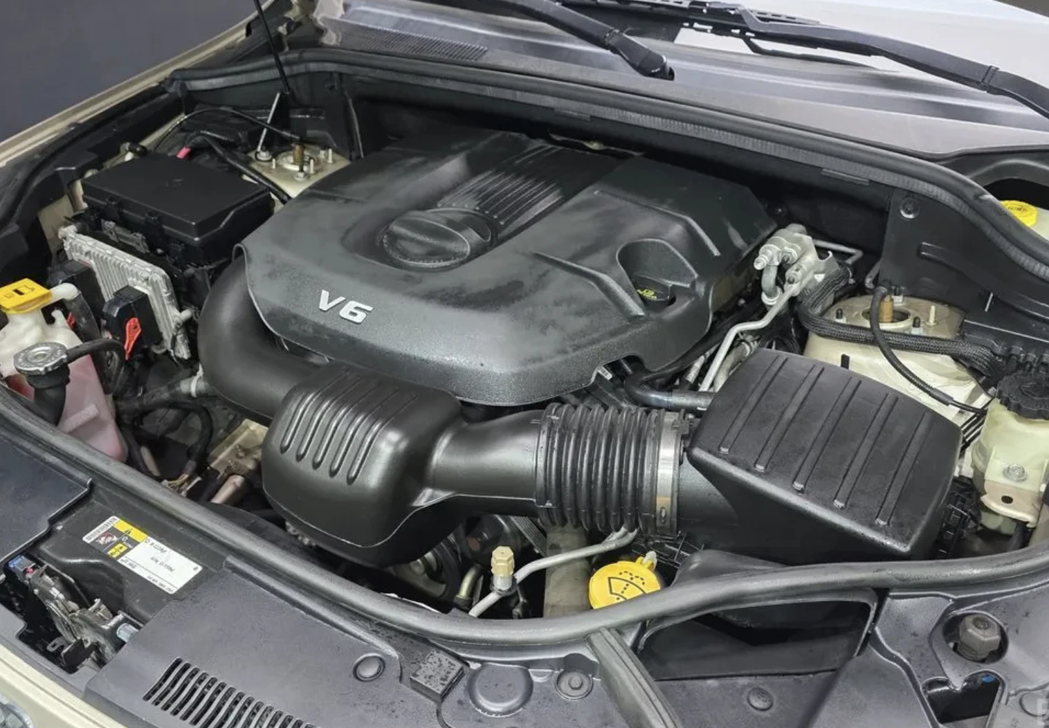 Jeep Grand cherokee OVERLAND* КОЖА* ПОДГРЕВ* ОБДУХВАНЕ* КАМЕРА* НАВИ* , снимка 6 - Автомобили и джипове - 54020892