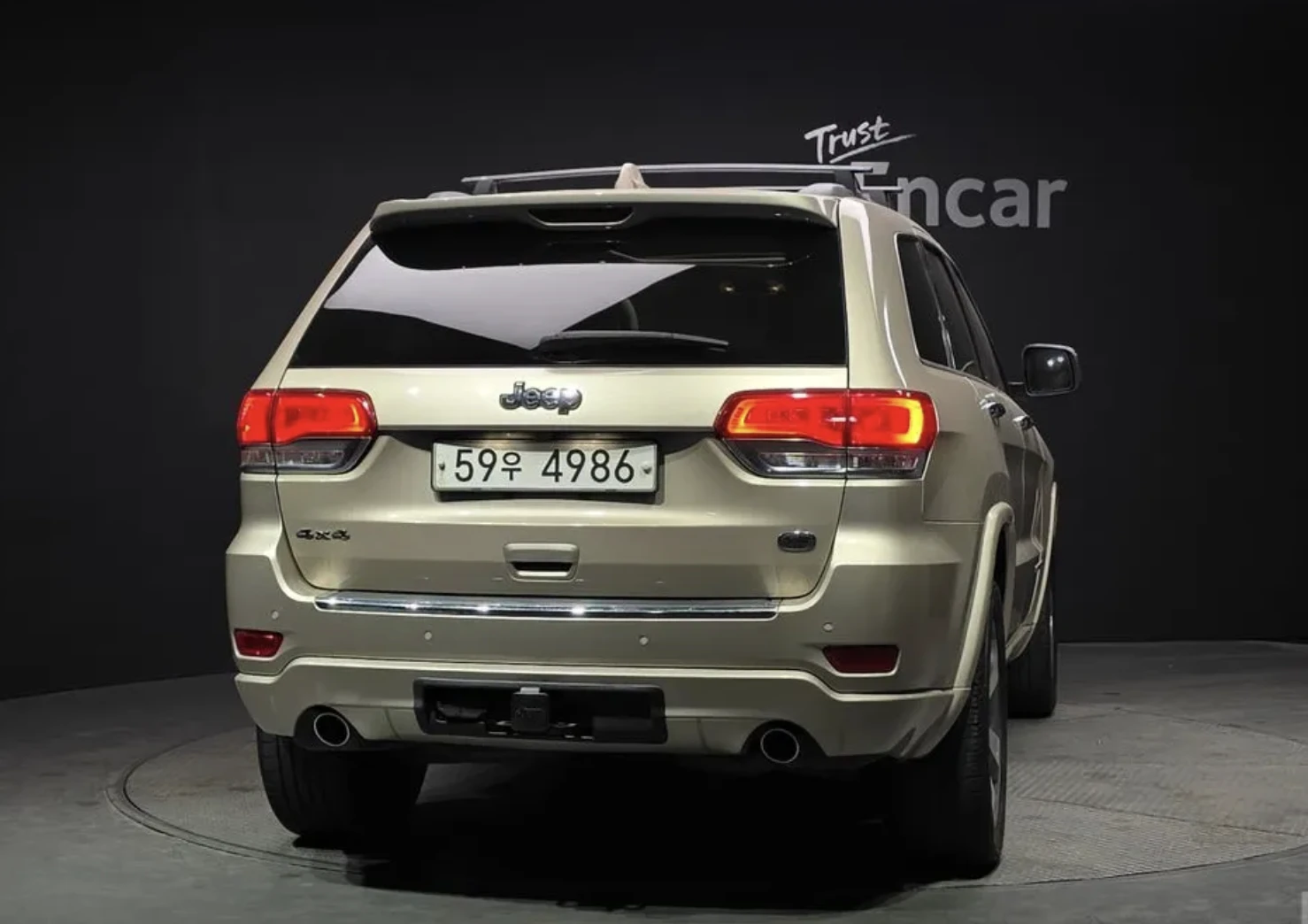 Jeep Grand cherokee OVERLAND* КОЖА* ПОДГРЕВ* ОБДУХВАНЕ* КАМЕРА* НАВИ* , снимка 4 - Автомобили и джипове - 54020892