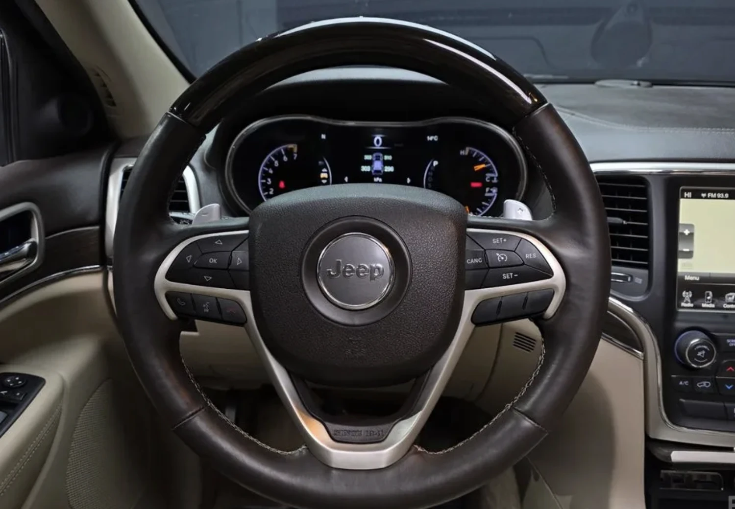 Jeep Grand cherokee OVERLAND* КОЖА* ПОДГРЕВ* ОБДУХВАНЕ* КАМЕРА* НАВИ* , снимка 14 - Автомобили и джипове - 54020892