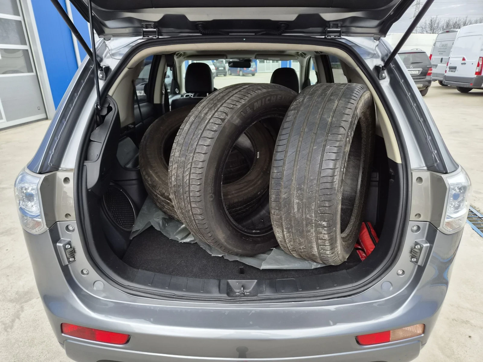 Mitsubishi Outlander 2.0 бензин 120к.с внос италия4x4, снимка 11 - Автомобили и джипове - 54208374