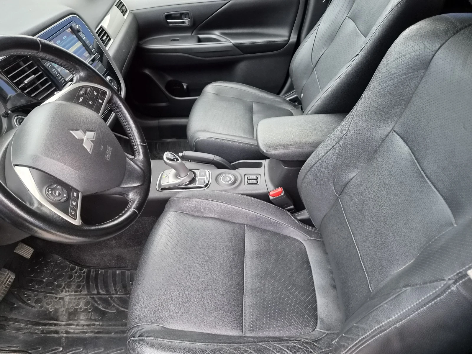 Mitsubishi Outlander 2.0 бензин 120к.с внос италия4x4, снимка 10 - Автомобили и джипове - 54208374