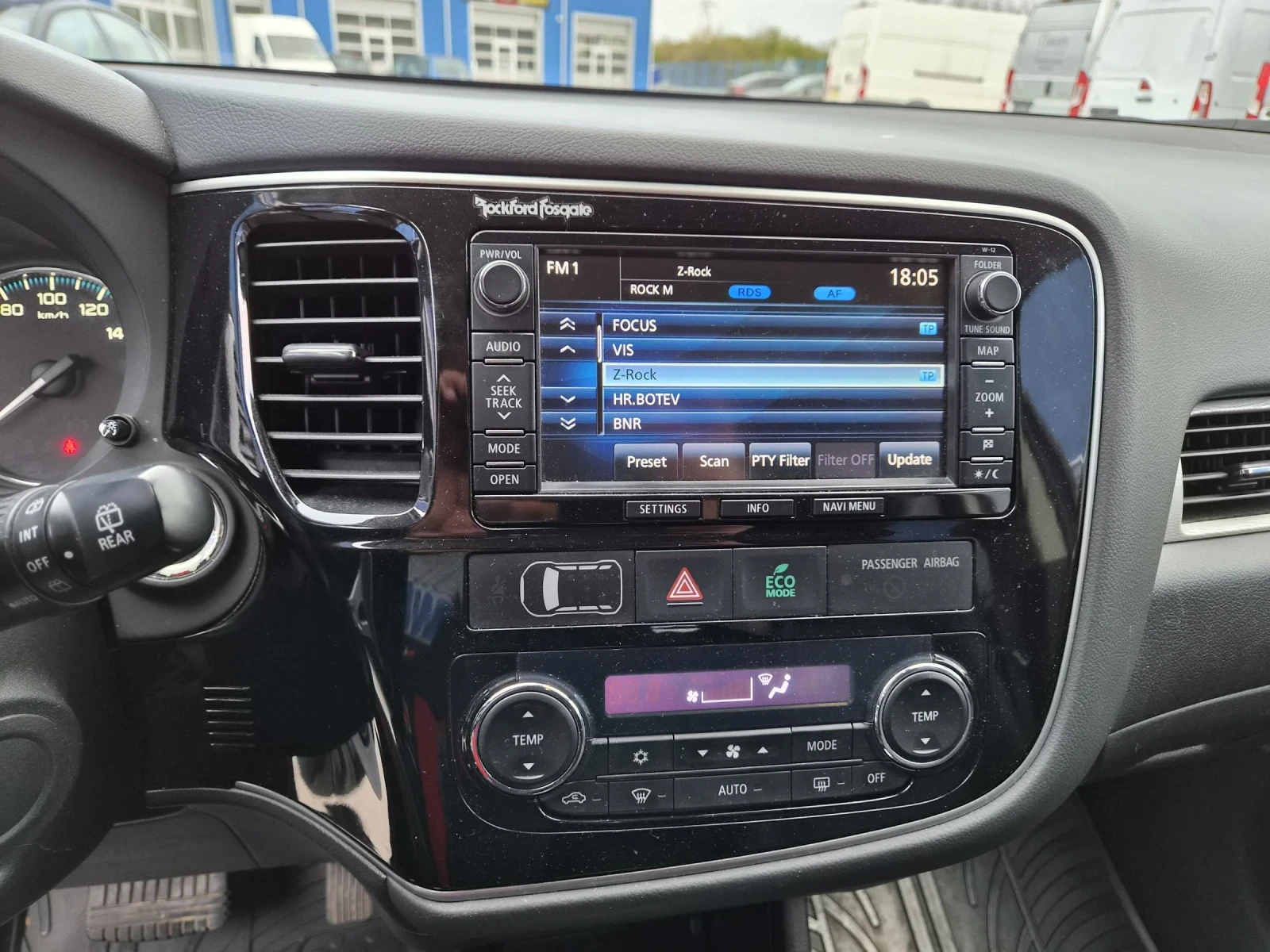 Mitsubishi Outlander 2.0 бензин 120к.с внос италия4x4, снимка 7 - Автомобили и джипове - 54208374