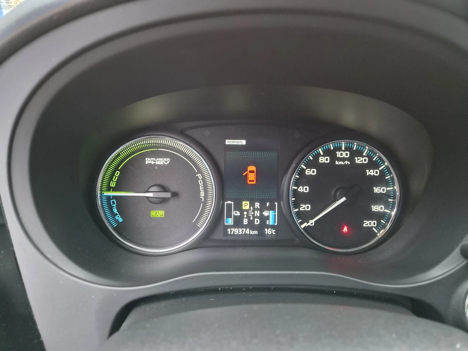 Mitsubishi Outlander 2.0 бензин 120к.с внос италия4x4, снимка 6 - Автомобили и джипове - 54208374