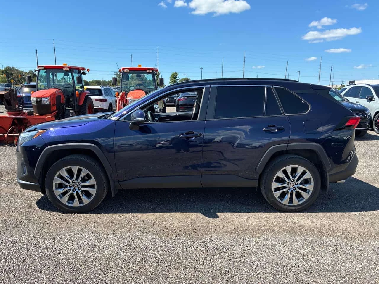 Toyota Rav4 XLE | CARFAX | АВТОКРЕДИТ БЕЗ ПЪРВОНАЧАЛНА ВНОСКА, снимка 2 - Автомобили и джипове - 55598525