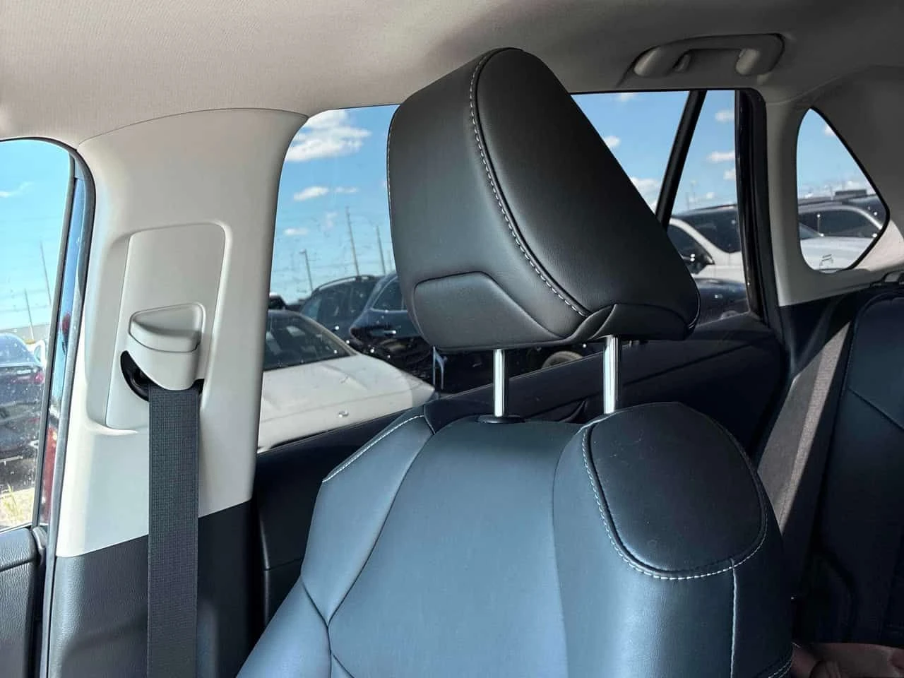 Toyota Rav4 XLE | CARFAX | АВТОКРЕДИТ БЕЗ ПЪРВОНАЧАЛНА ВНОСКА, снимка 12 - Автомобили и джипове - 55598525