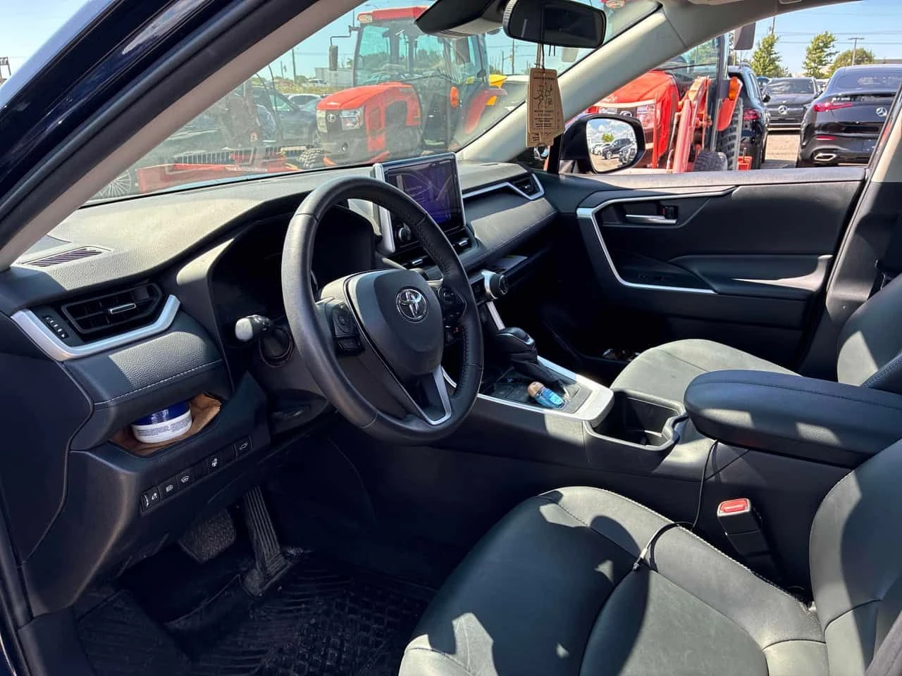 Toyota Rav4 XLE | CARFAX | АВТОКРЕДИТ БЕЗ ПЪРВОНАЧАЛНА ВНОСКА, снимка 7 - Автомобили и джипове - 55598525