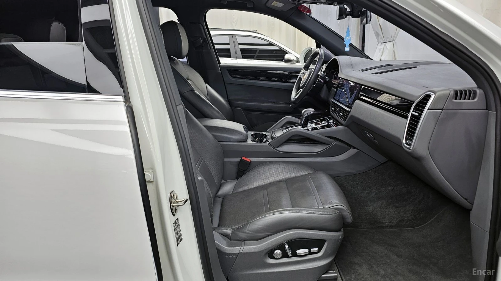 Porsche Cayenne 3.0* КОЖА* ОБДУХВ* НАВИ* ПАНО* АВТОКРЕДИТ, снимка 10 - Автомобили и джипове - 55661959