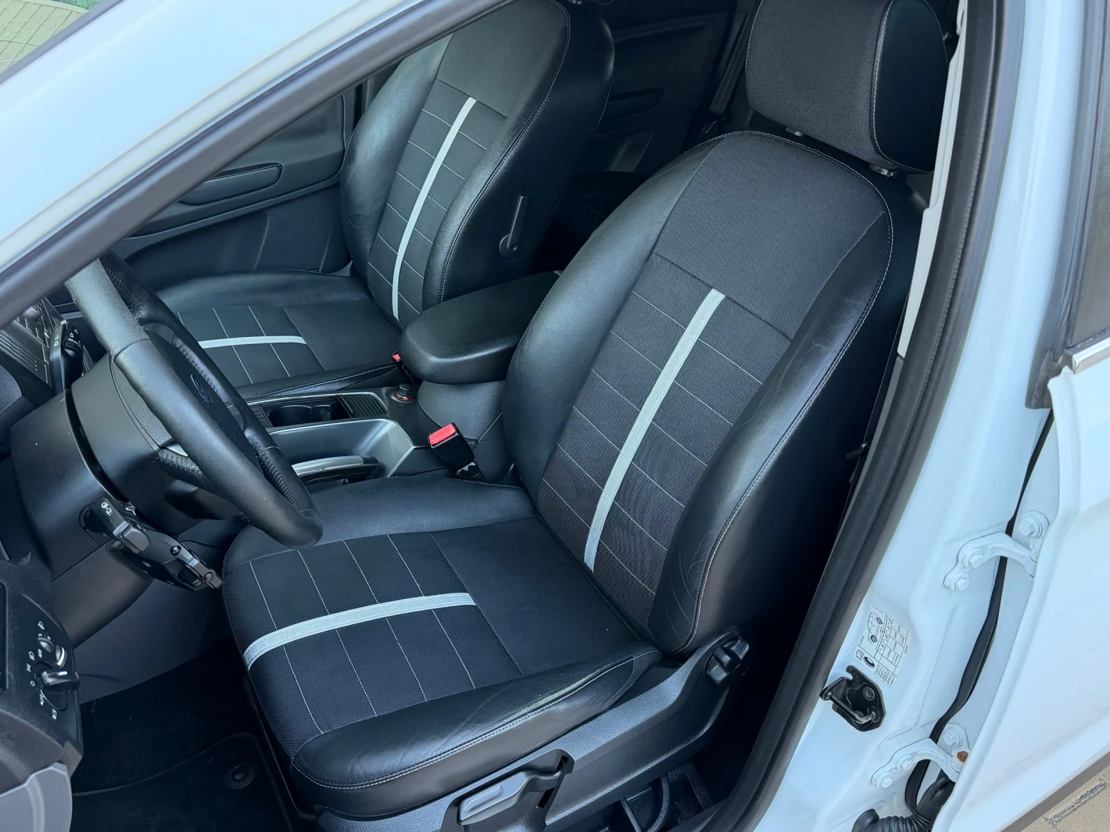 Ford Kuga 2.0CDTi/4x4/6sk, снимка 11 - Автомобили и джипове - 55944141