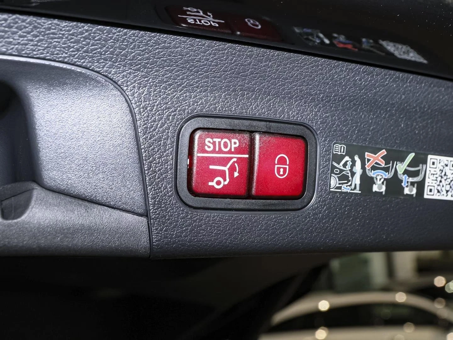Mercedes-Benz GLS580 4MATIC/AMG LINE/AIRMATIC/360/HUD/LED/PANORAMA, снимка 12 - Автомобили и джипове - 55991401