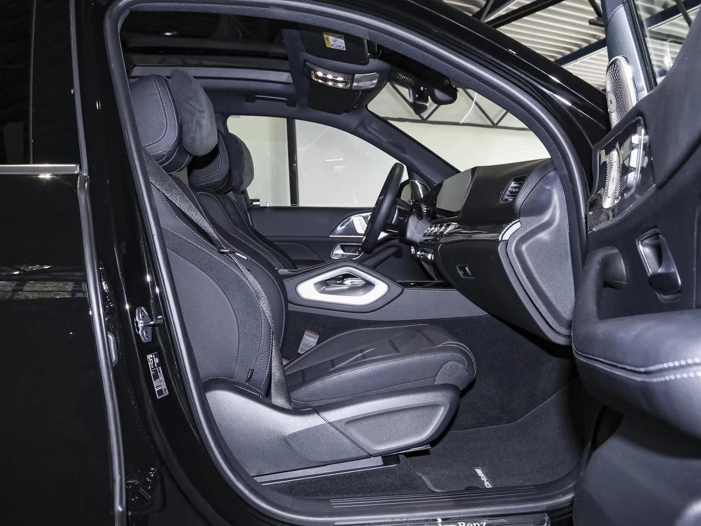 Mercedes-Benz GLS580 4MATIC/AMG LINE/AIRMATIC/360/HUD/LED/PANORAMA, снимка 9 - Автомобили и джипове - 55991401