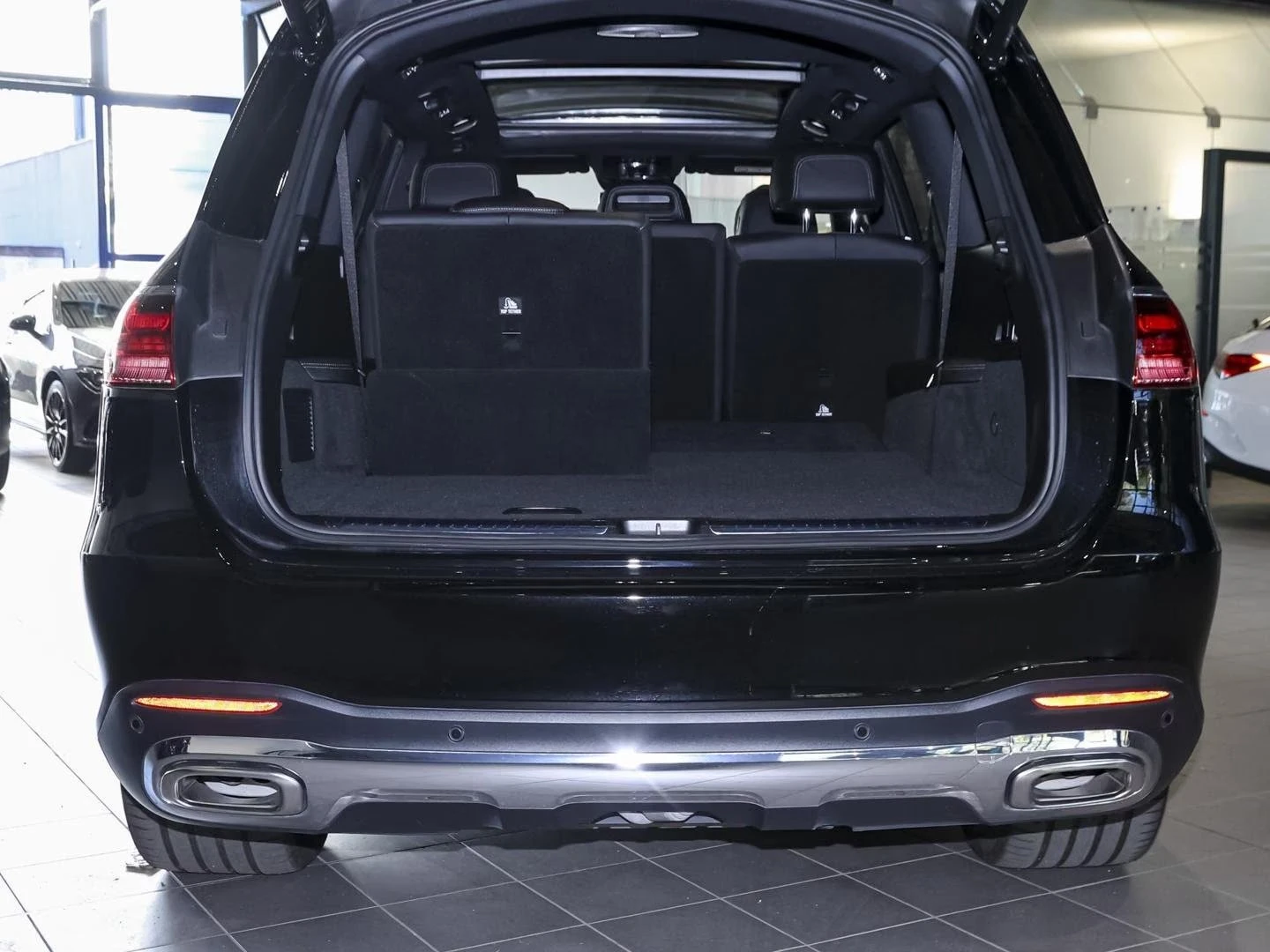Mercedes-Benz GLS580 4MATIC/AMG LINE/AIRMATIC/360/HUD/LED/PANORAMA, снимка 11 - Автомобили и джипове - 55991401