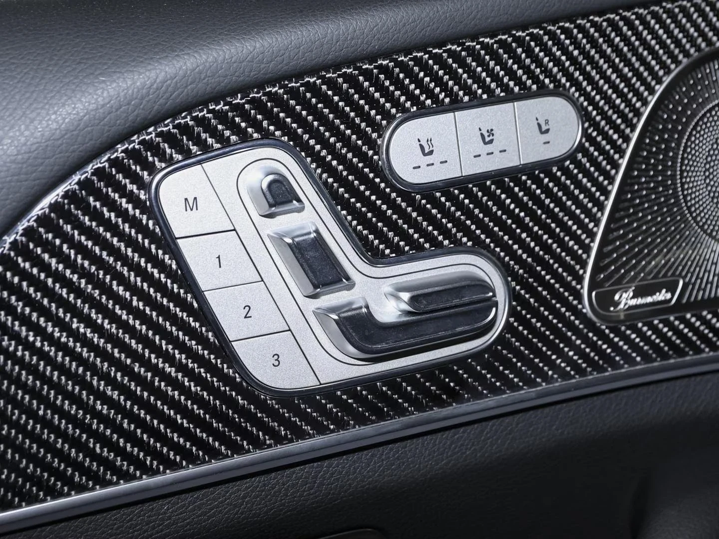 Mercedes-Benz GLS580 4MATIC/AMG LINE/AIRMATIC/360/HUD/LED/PANORAMA, снимка 4 - Автомобили и джипове - 55991401