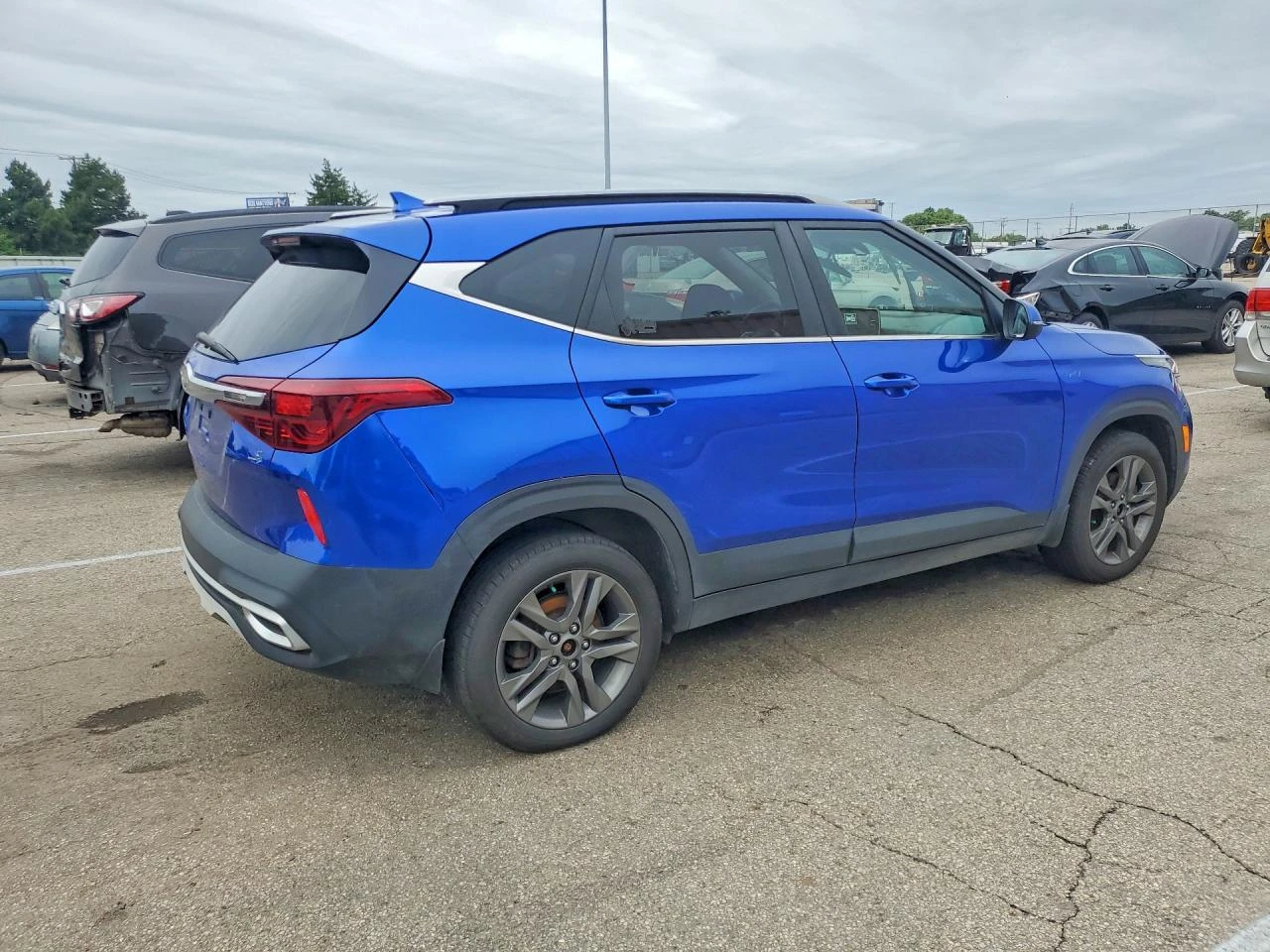 Kia Seltos 2.0l S, снимка 3 - Автомобили и джипове - 56056252