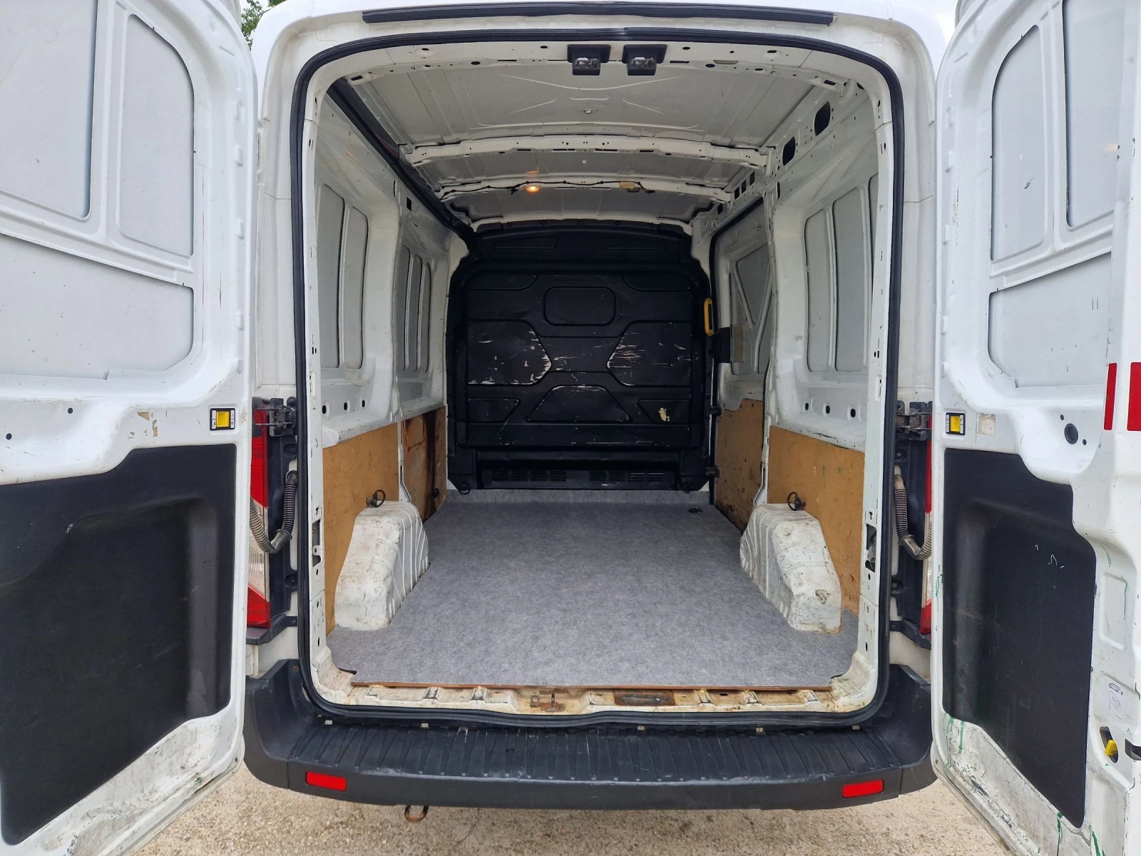 Ford Transit 2.2.TDCI-125KS, снимка 11 - Бусове и автобуси - 54593479