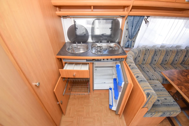 Каравана LMC MUNSTERLAND 650 MFK+ ФОРСЕЛТ/6 места, снимка 6 - Каравани и кемпери - 52920085